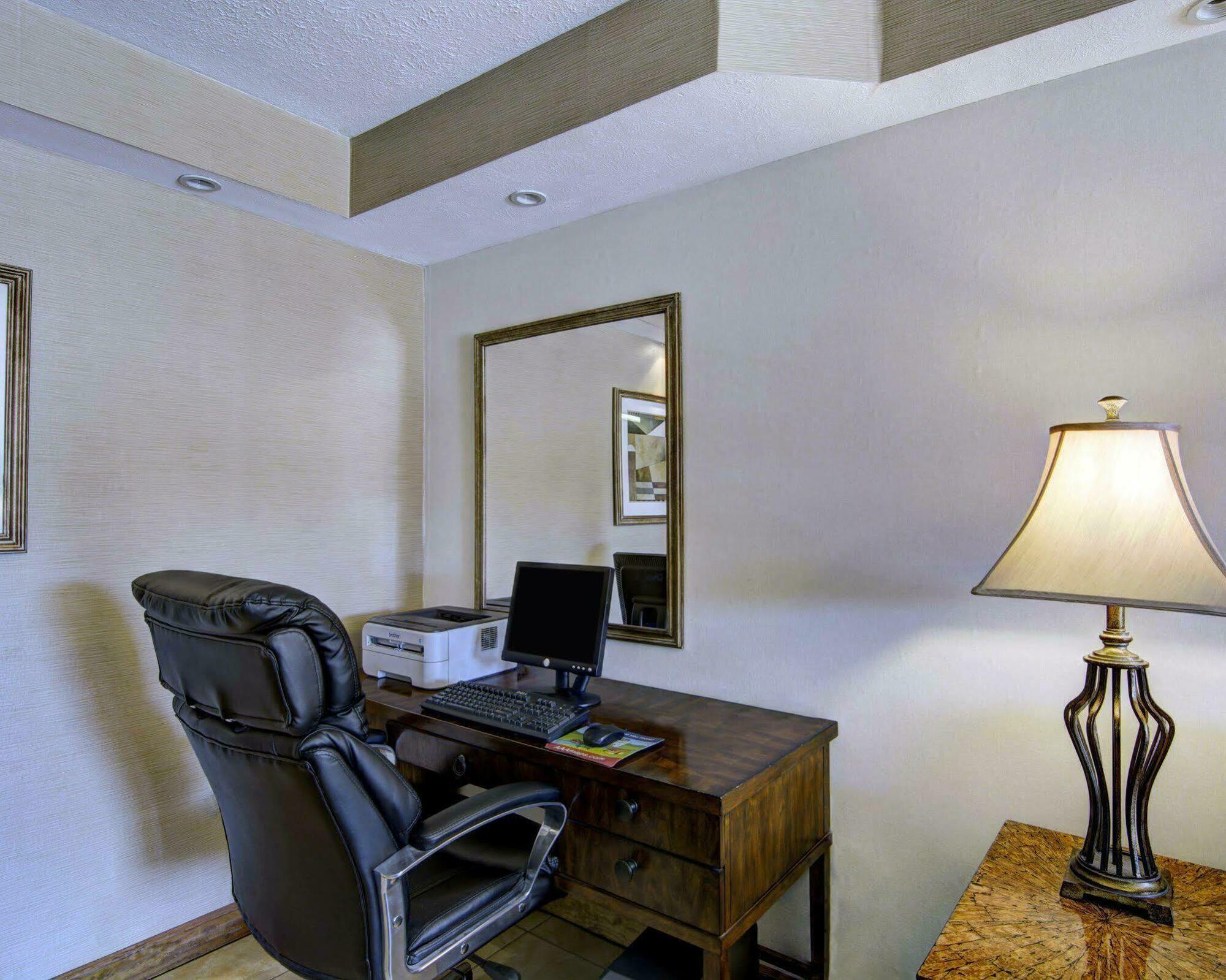 Hotel Clarion Pointe Beckley Esterno foto
