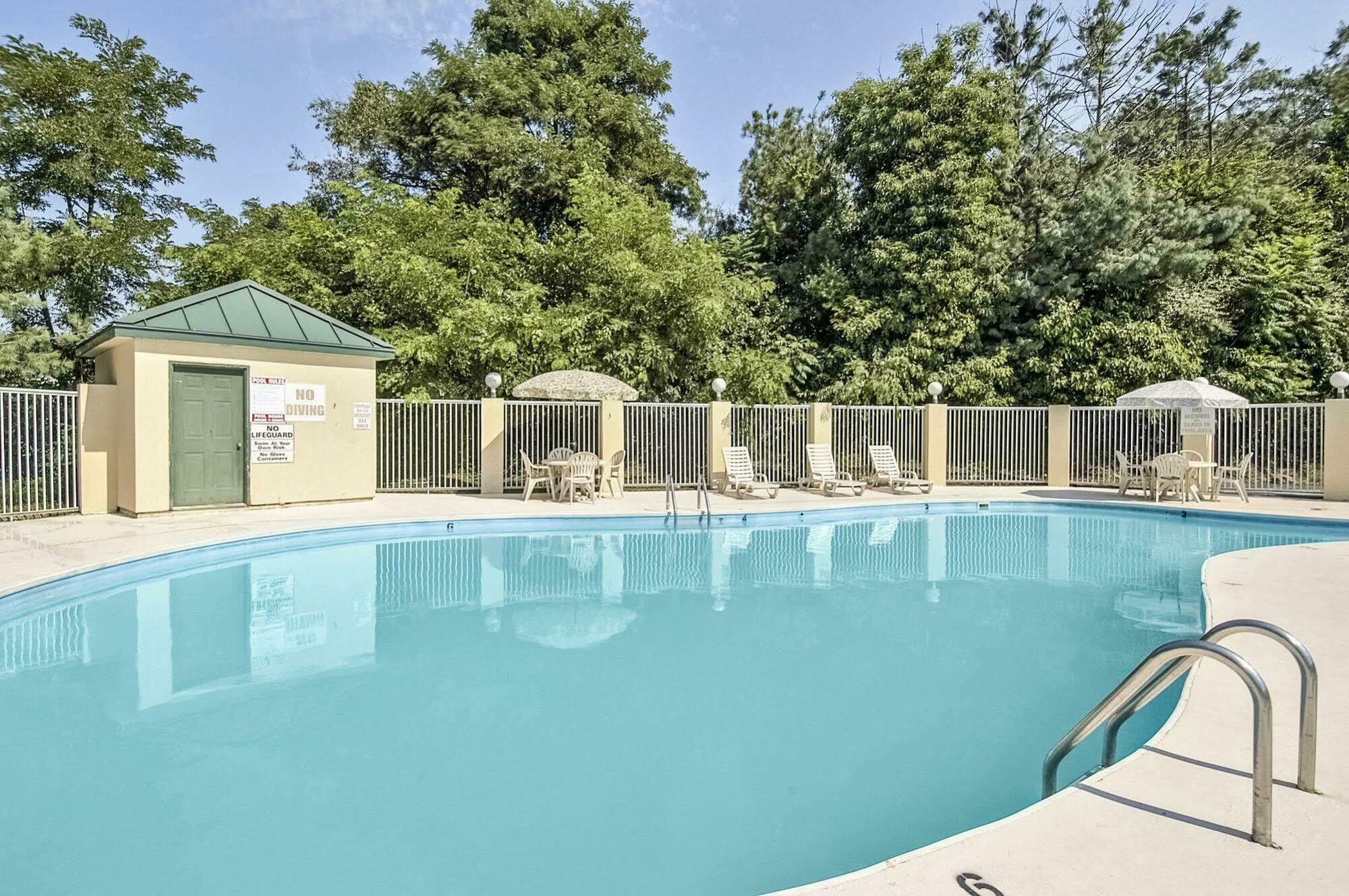 Hotel Clarion Pointe Beckley Esterno foto